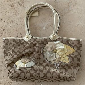 Beautiful coach tote